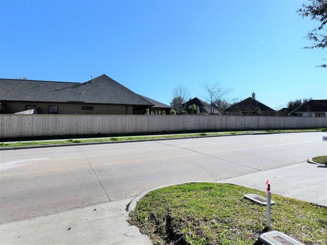 606 Golfview Drive, Richmond, TX 77469