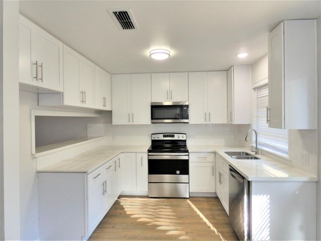 606 Golfview Drive, Richmond, TX 77469