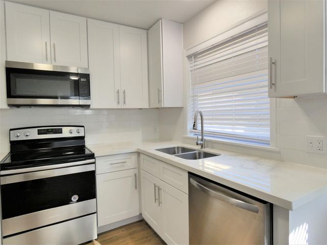 606 Golfview Drive, Richmond, TX 77469