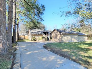 606 Golfview Drive, Richmond, TX 77469