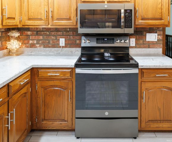 3165 Hazelwood Drive, Vincennes, IN 47591