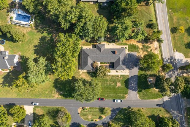 3165 Hazelwood Drive, Vincennes, IN 47591