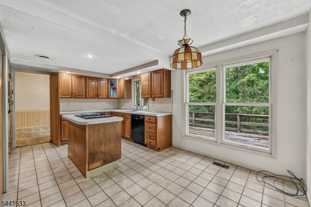 22 Forest Ln, Ewing Twp., NJ 08628
