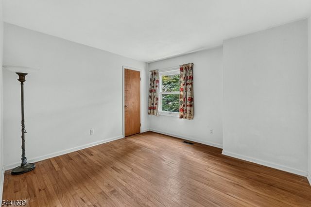 22 Forest Ln, Ewing Twp., NJ 08628