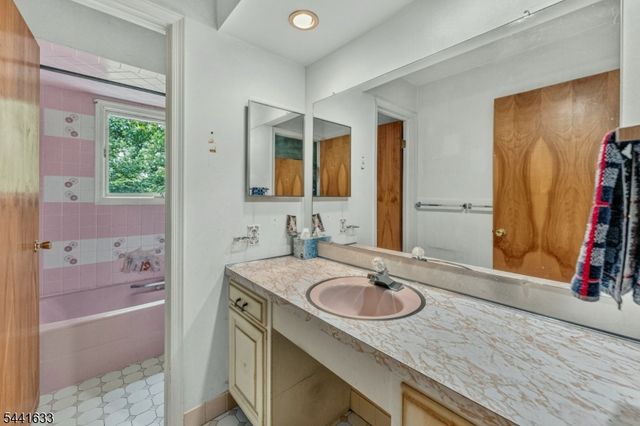 22 Forest Ln, Ewing Twp., NJ 08628