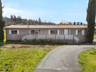 829 W West Harbeck Road, Grants Pass, OR 97527