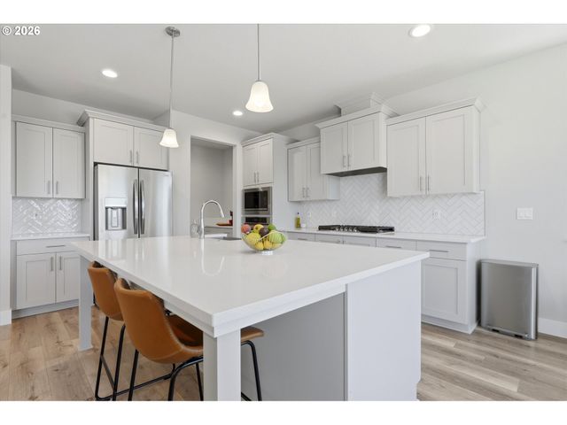 41470 METOLIUS Ave, Sandy, OR 97055