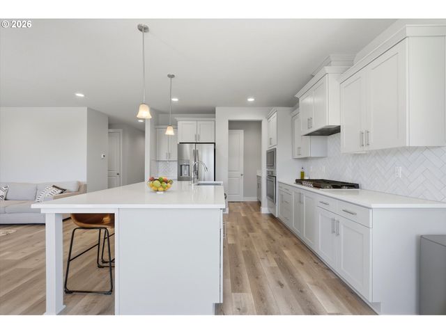 41470 METOLIUS Ave, Sandy, OR 97055