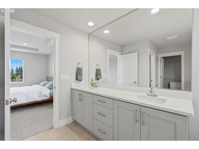 41470 METOLIUS Ave, Sandy, OR 97055