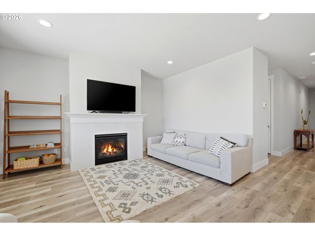41470 METOLIUS Ave, Sandy, OR 97055