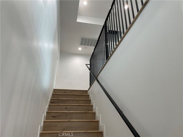 565 N Mariposa B, Los Angeles, CA 90004