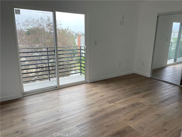 565 N Mariposa B, Los Angeles, CA 90004