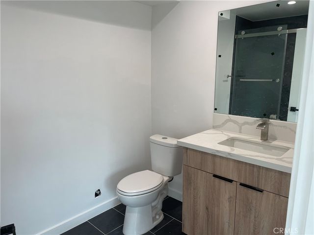 565 N Mariposa B, Los Angeles, CA 90004