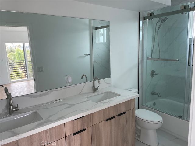 565 N Mariposa B, Los Angeles, CA 90004