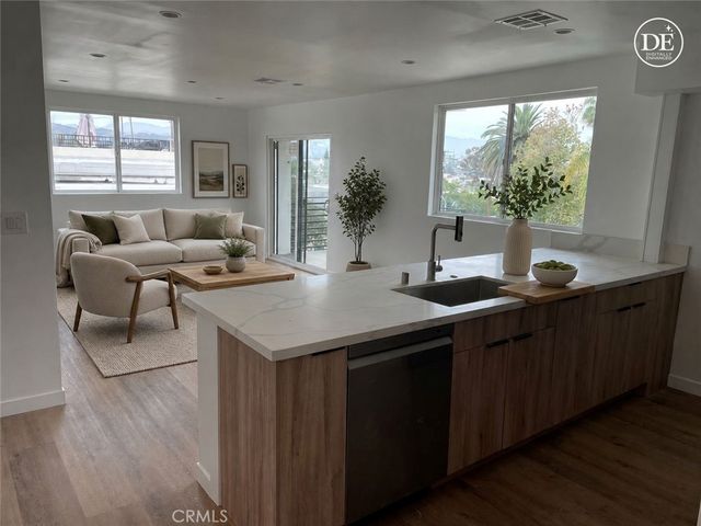 565 N Mariposa B, Los Angeles, CA 90004