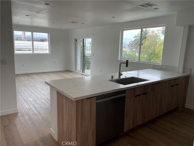 565 N Mariposa B, Los Angeles, CA 90004