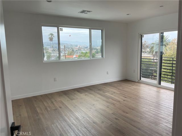 565 N Mariposa B, Los Angeles, CA 90004