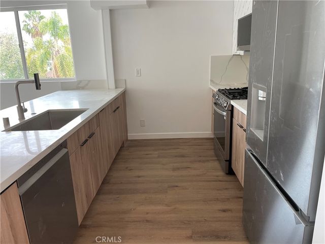 565 N Mariposa B, Los Angeles, CA 90004