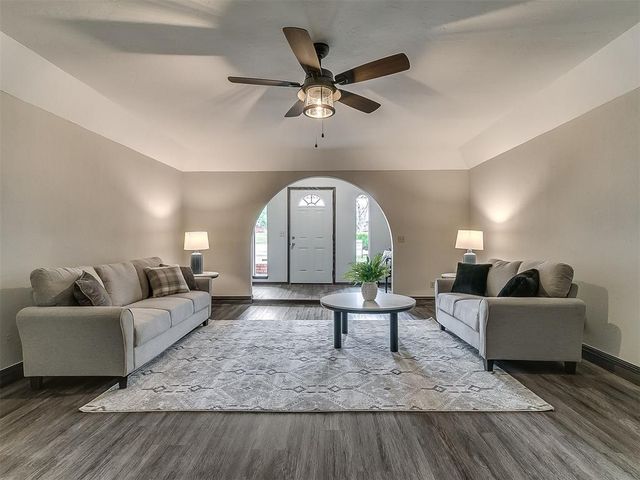 11225 NW 110th Street, Yukon, OK 73099