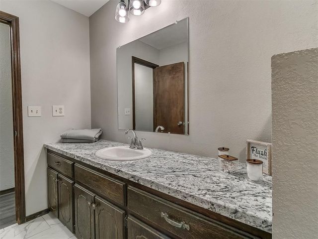 11225 NW 110th Street, Yukon, OK 73099