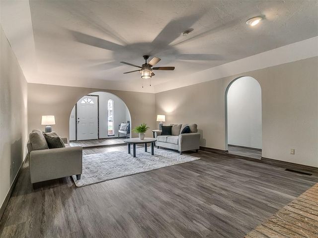 11225 NW 110th Street, Yukon, OK 73099