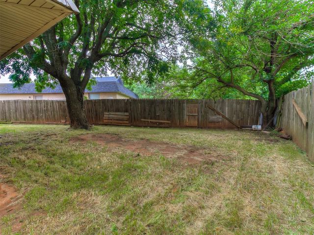 11225 NW 110th Street, Yukon, OK 73099