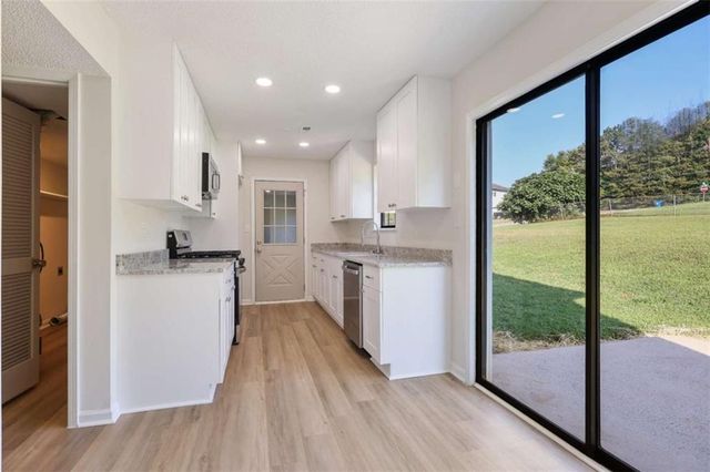 4068 Hunt Way, Rex, GA 30273