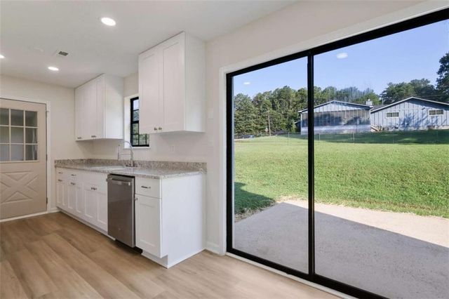 4068 Hunt Way, Rex, GA 30273