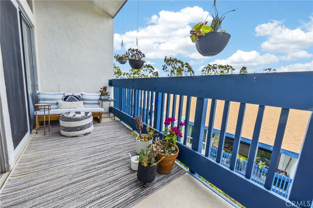 Image 19 of property listing at 800 Camino Real 302, Redondo Beach, CA 90277