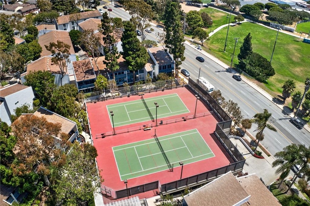 Image 21 of property listing at 800 Camino Real 302, Redondo Beach, CA 90277