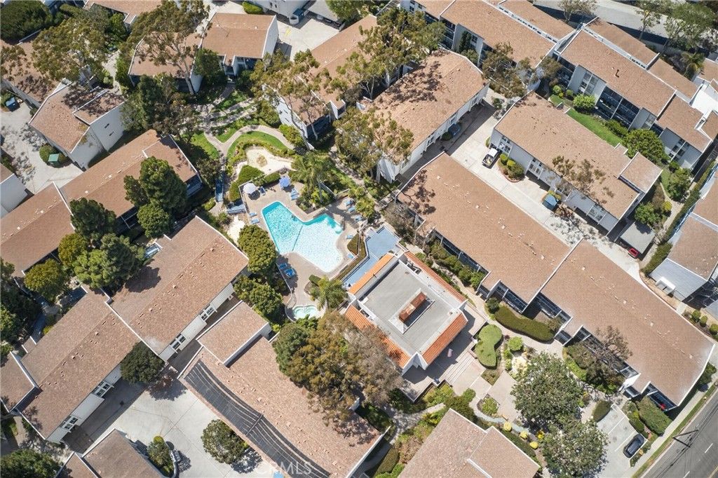Image 22 of property listing at 800 Camino Real 302, Redondo Beach, CA 90277