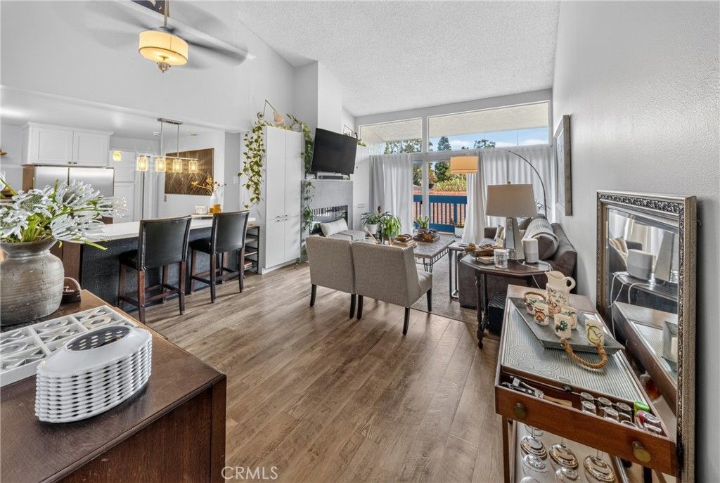Image 3 of property listing at 800 Camino Real 302, Redondo Beach, CA 90277