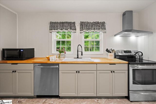 174 Holliday Road, Six Mile, SC 29682