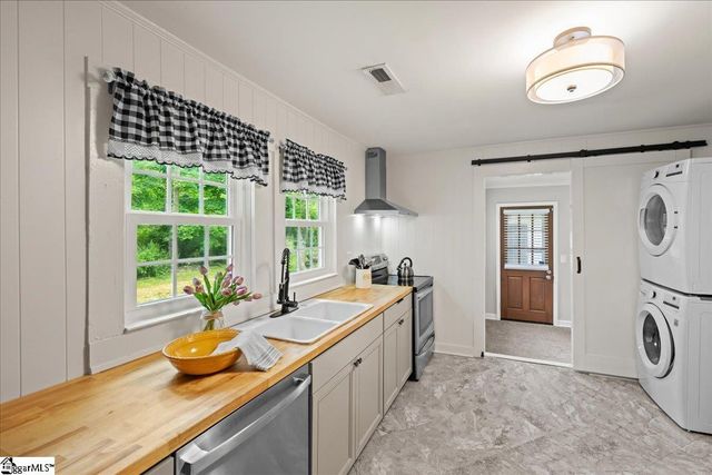 174 Holliday Road, Six Mile, SC 29682