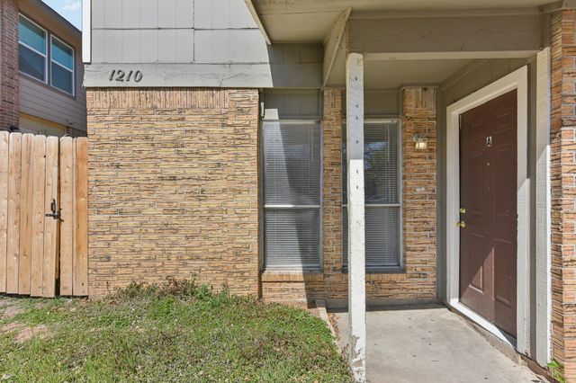 1210 Southport DR, Austin, TX 78704