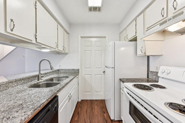 1210 Southport DR, Austin, TX 78704