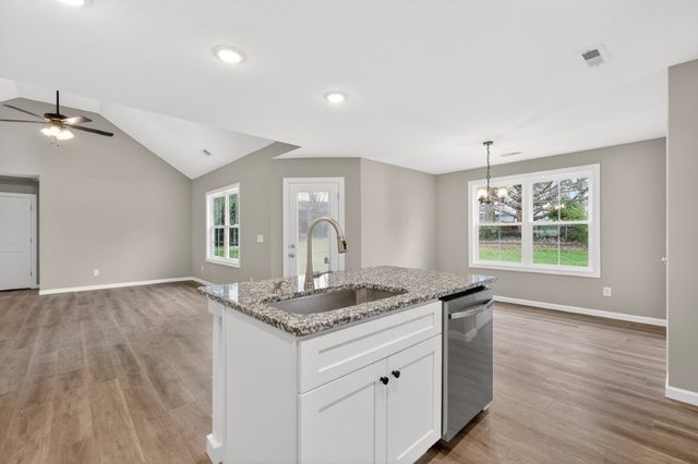 702 Adams Drive, Shelbyville, TN 37160