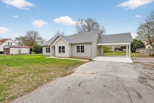 702 Adams Drive, Shelbyville, TN 37160