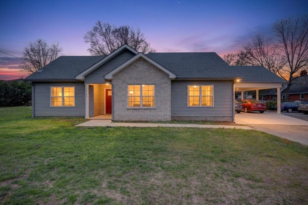 702 Adams Drive, Shelbyville, TN 37160