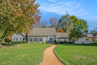 2900 Redbud Trail, Kalamazoo, MI 49009