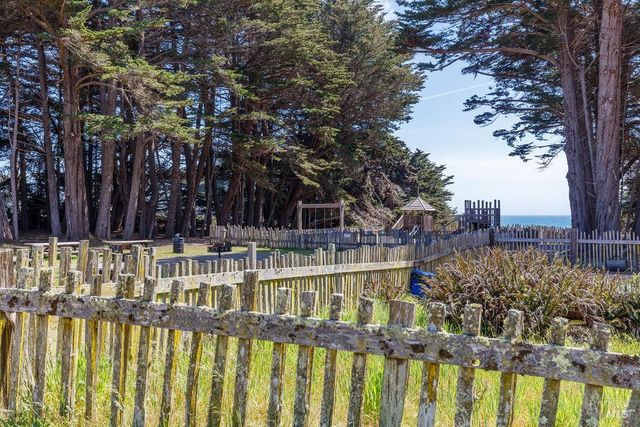 39574 Leeward Rd, The Sea Ranch, CA 95497