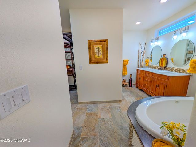 25 E Rudasill Road, Tucson, AZ 85704