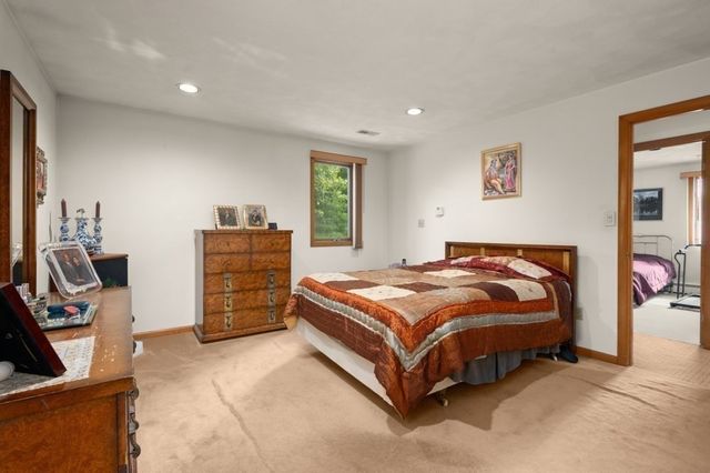 5 Lee Ave, Burlington, MA 01803