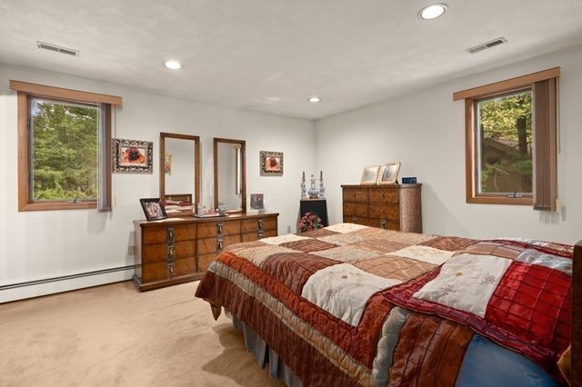 5 Lee Ave, Burlington, MA 01803