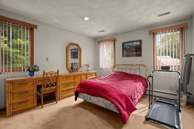 5 Lee Ave, Burlington, MA 01803