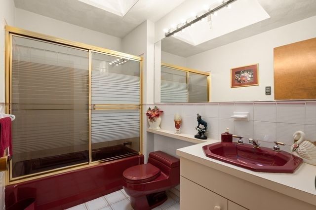 5 Lee Ave, Burlington, MA 01803