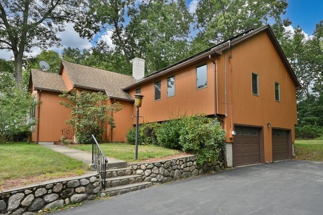 5 Lee Ave, Burlington, MA 01803