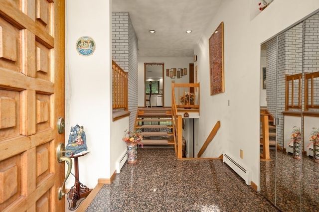 5 Lee Ave, Burlington, MA 01803