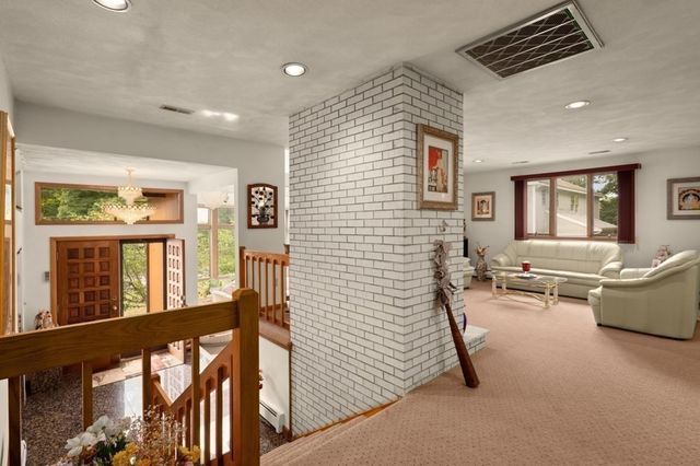 5 Lee Ave, Burlington, MA 01803