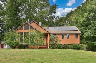5 Lee Ave, Burlington, MA 01803